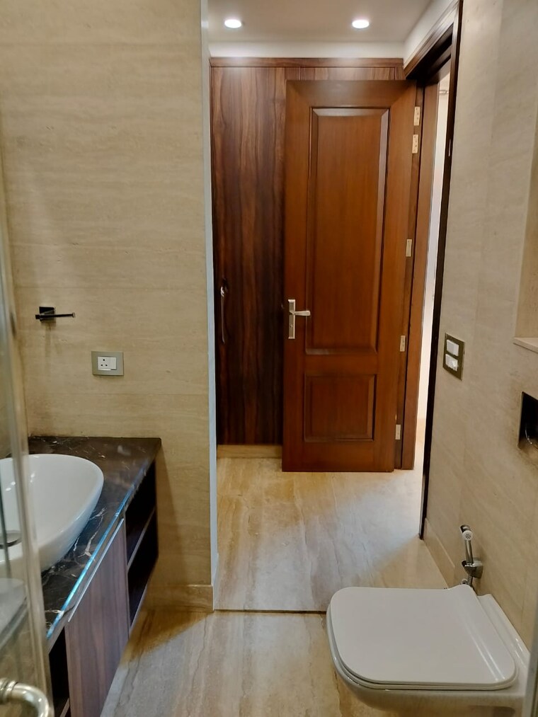 Bathroom, green park extension 4 Bedroom 2700 Sq.Ft. Builder Floor In Green Park Extension Delhi 8880762
