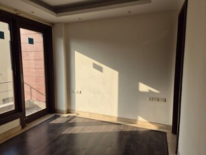 Room in 3 BHK Builder Floor at Safdarjung Enclave – for Sale