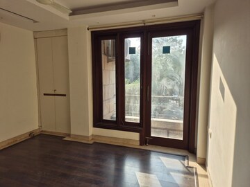 Room in 3 BHK Builder Floor at Safdarjung Enclave – for Sale