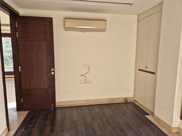 Room in 3 BHK Builder Floor at Safdarjung Enclave – for Sale