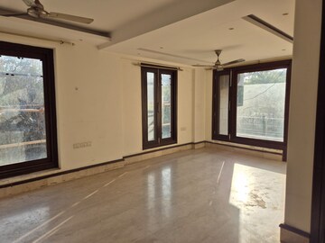 Room in 3 BHK Builder Floor at Safdarjung Enclave – for Sale