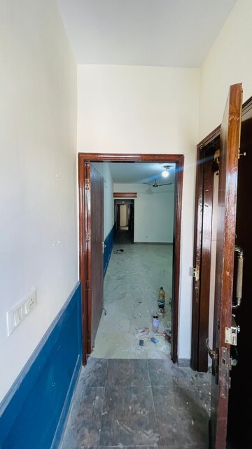 Building Lobby in 3 BHK Builder Floor at South Extension I – for Rent