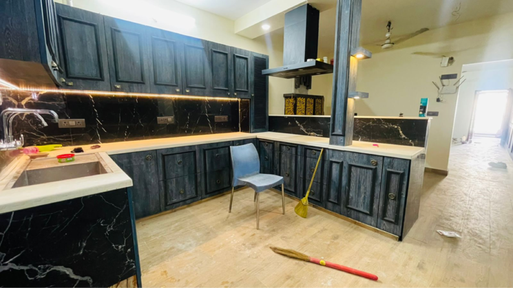 Balcony, south extension i 3 Bedroom 200 Sq.Yd. Builder Floor In South Extension I Delhi 8880791