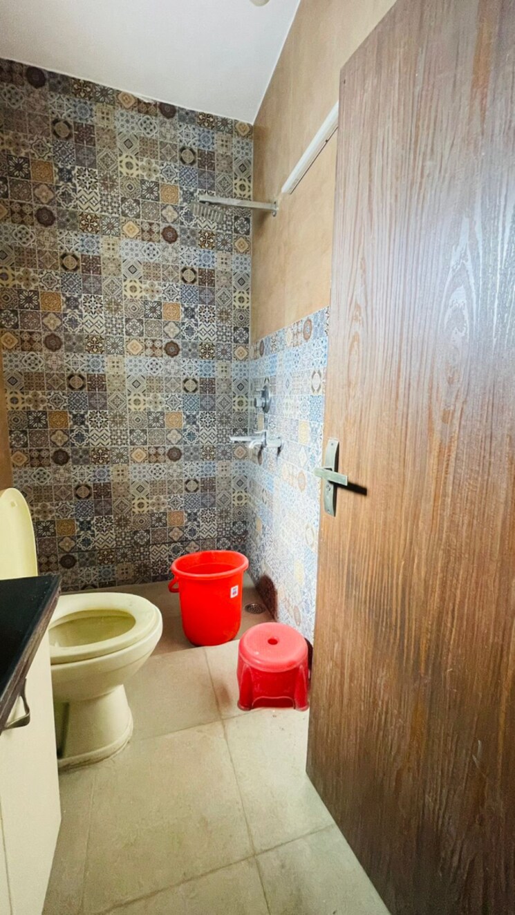 Bathroom, south extension i 3 Bedroom 200 Sq.Yd. Builder Floor In South Extension I Delhi 8880791
