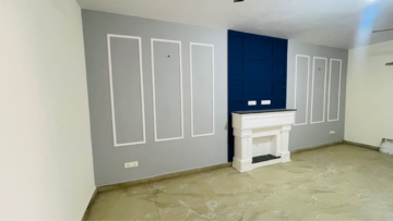 Room in 3 BHK Builder Floor at South Extension I – for Rent