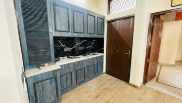 Balcony in 3 BHK Builder Floor at South Extension I – for Rent