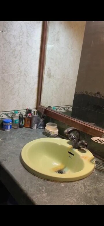 Master Bedroom in 3 BHK Builder Floor at Chittaranjan Park – for Rent
