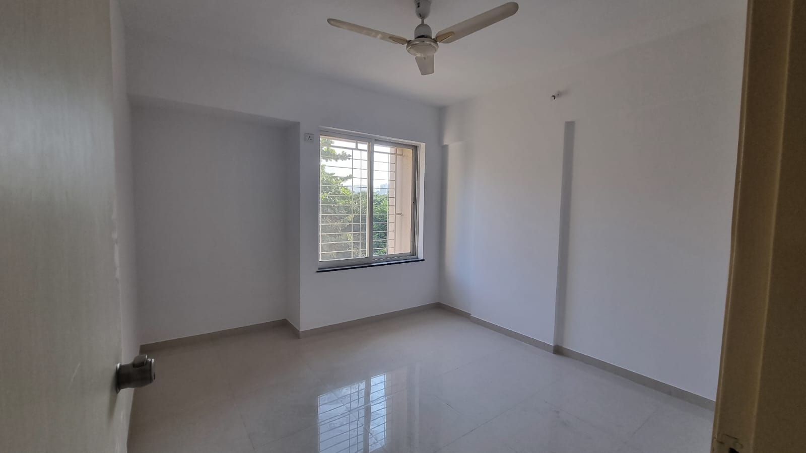 3 BHK 1600 Sq.Ft. Apartment in Green Valley CHS