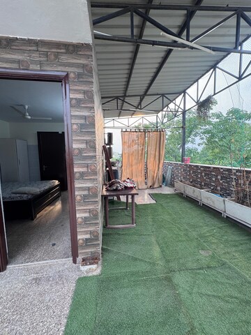 1 RK Builder Floor – Garden View at Shivalik Colony - for Rent