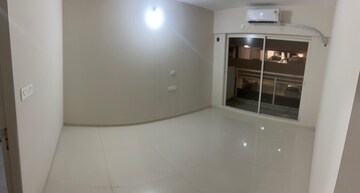 Room in 2 BHK Apartment at Sugee Atharva, Prabhadevi – for Rent