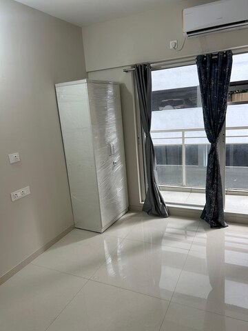 Furnished Amenities in 2 BHK Apartment at Sugee Atharva, Prabhadevi – for Rent