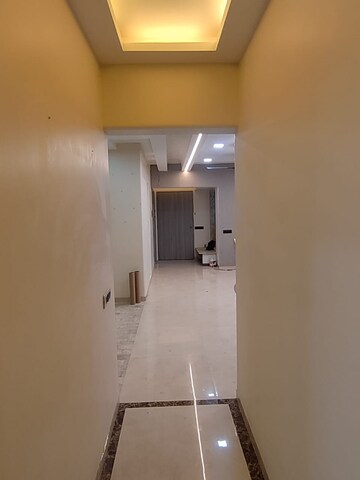 Room in 3 BHK Apartment at Chaitanya Tower, Prabhadevi – for Rent