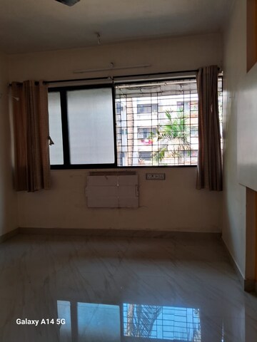 Room in 2 BHK Apartment at Atul Blue Empire, Kandivali West – for Rent