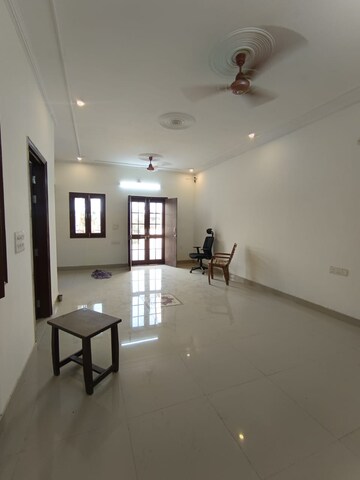 Room in 2.5 BHK Apartment at Jahaz Apartments, Paschim Vihar – for Rent