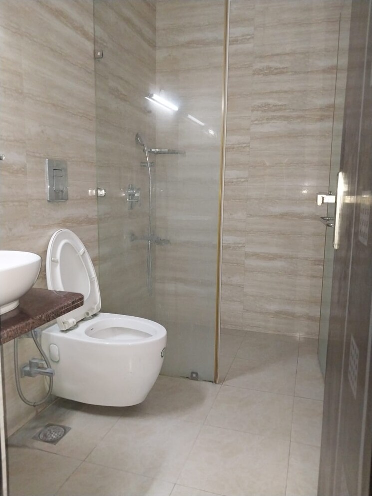 Bathroom, madhur-apartment 3 Bedroom 1400 Sq.Ft. Apartment In Paschim Vihar Delhi 8880906