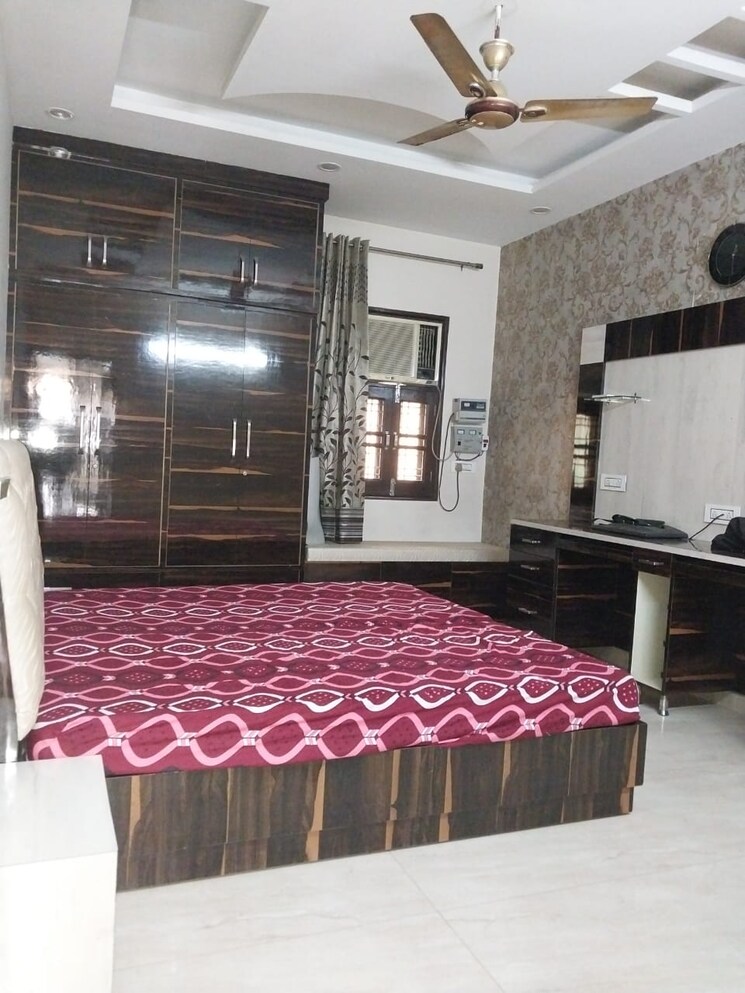 Bedroom, madhur-apartment 3 Bedroom 1400 Sq.Ft. Apartment In Paschim Vihar Delhi 8880906