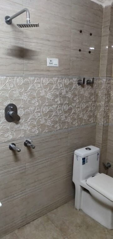 Bathroom in 2.5 BHK Apartment at Anuradha Apartments CGHS, Paschim Vihar – for Rent