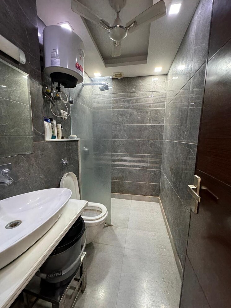 Bathroom, jahaz-apartments 3 Bedroom 1200 Sq.Ft. Apartment In Paschim Vihar Delhi 8880916