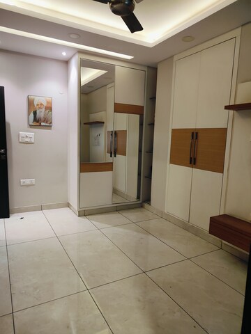 Room in 3 BHK Apartment at Jahaz Apartments, Paschim Vihar – for Rent