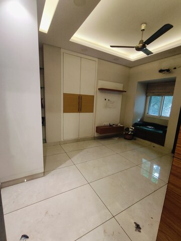 Room in 3 BHK Apartment at Jahaz Apartments, Paschim Vihar – for Rent
