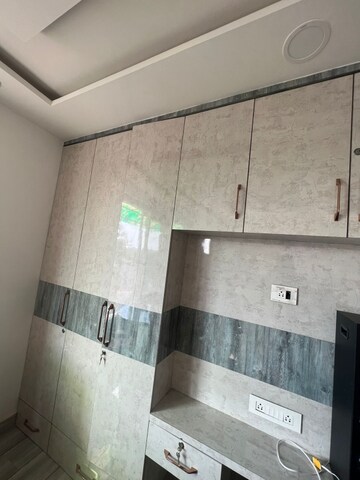 Room in 1 BHK Apartment at Jahaz Apartments, Paschim Vihar – for Rent