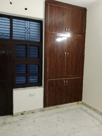 Room in 2 BHK Builder Floor at Sector 13 – for Rent