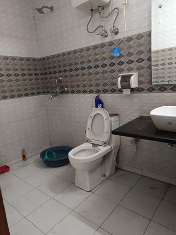 Bathroom in 3 BHK Builder Floor at SS Mayfield Gardens, Sector 51 – for Rent