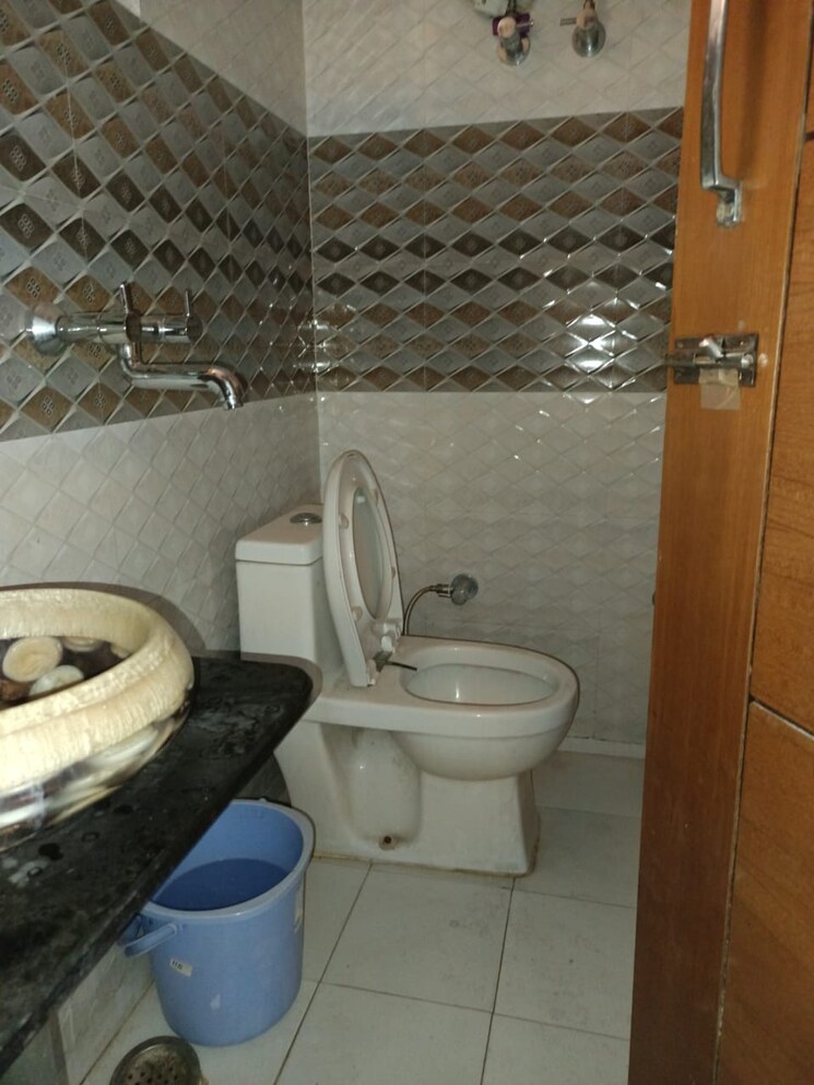 Bathroom, ss-mayfield-gardens 3 Bedroom 1865 Sq.Ft. Builder Floor In Sector 51 Gurgaon 8880948