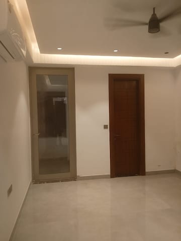 Room in 4 BHK Apartment at Sector 1 Vaishali – for Sale