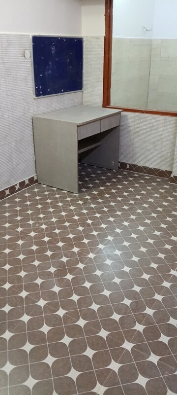 2 BHK Apartment For Rent in RWA Apartments Sector 19, Sector 19
