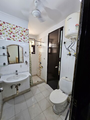 Attached Bathroom in 3 BHK Apartment at Pragati Apartments Dwarka, Sector 11 Dwarka – for Rent