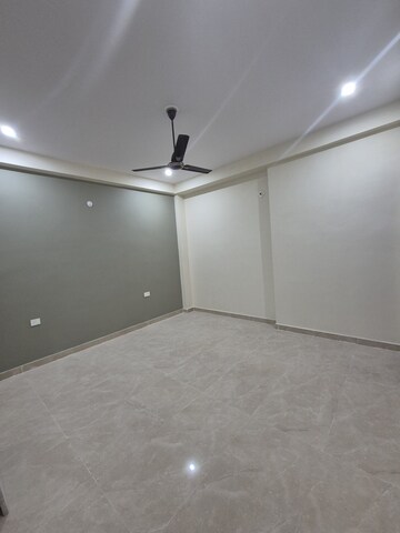 Room in 2 BHK Independent House at Gomti Nagar – for Rent