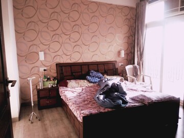 Bedroom in 3 BHK Apartment at Gomti Nagar – for Rent