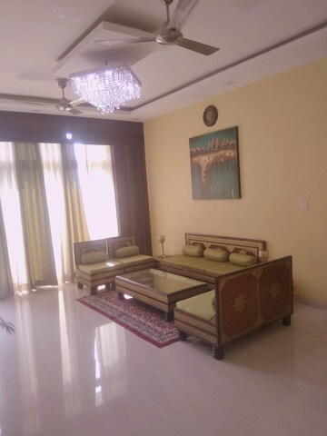 Living Room in 3 BHK Apartment at Gomti Nagar – for Rent
