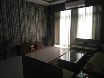 Living Room in 3 BHK Apartment at Gomti Nagar – for Rent