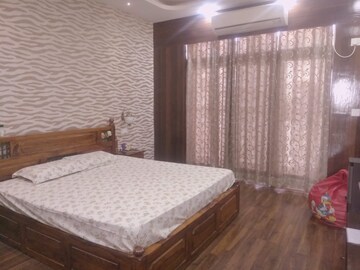 Bedroom in 3 BHK Apartment at Gomti Nagar – for Rent