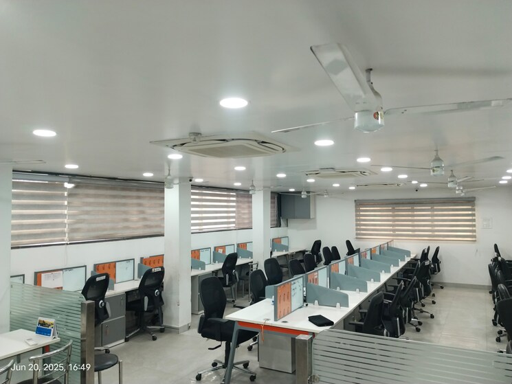 Team Area, prashant vihar Commercial Office Space 1000 Sq.Ft. In Prashant Vihar Delhi 8881037