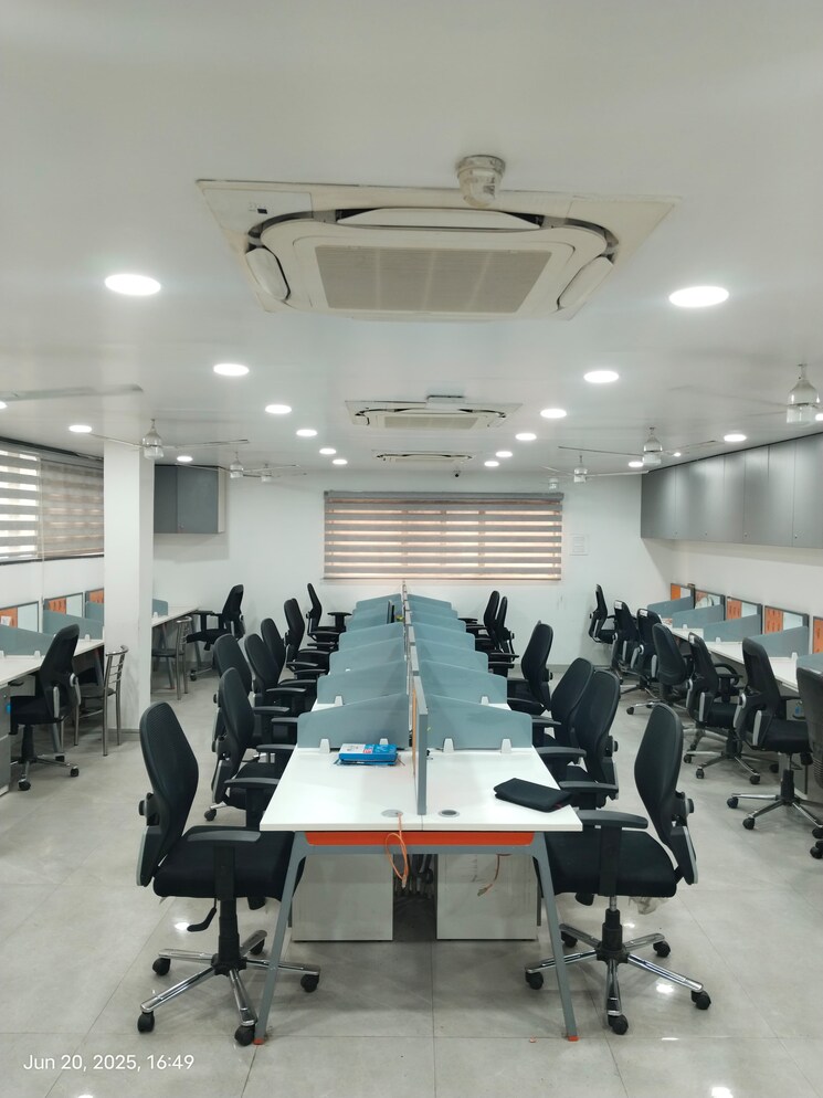 Team Area, prashant vihar Commercial Office Space 1000 Sq.Ft. In Prashant Vihar Delhi 8881037