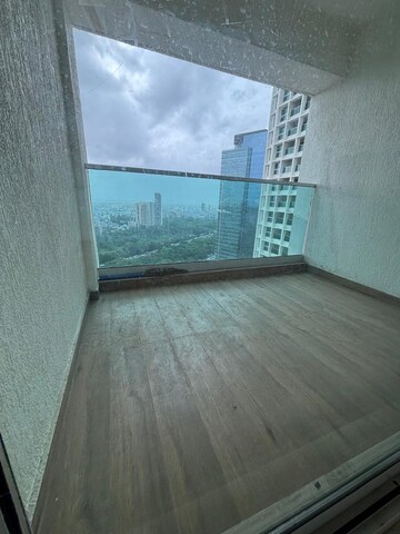 Room in 2 BHK Apartment at Aurum Q Residences, Ghansoli – for Rent