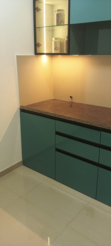 Room in 2 BHK Apartment at Lodha Amara, Kolshet Road – for Rent