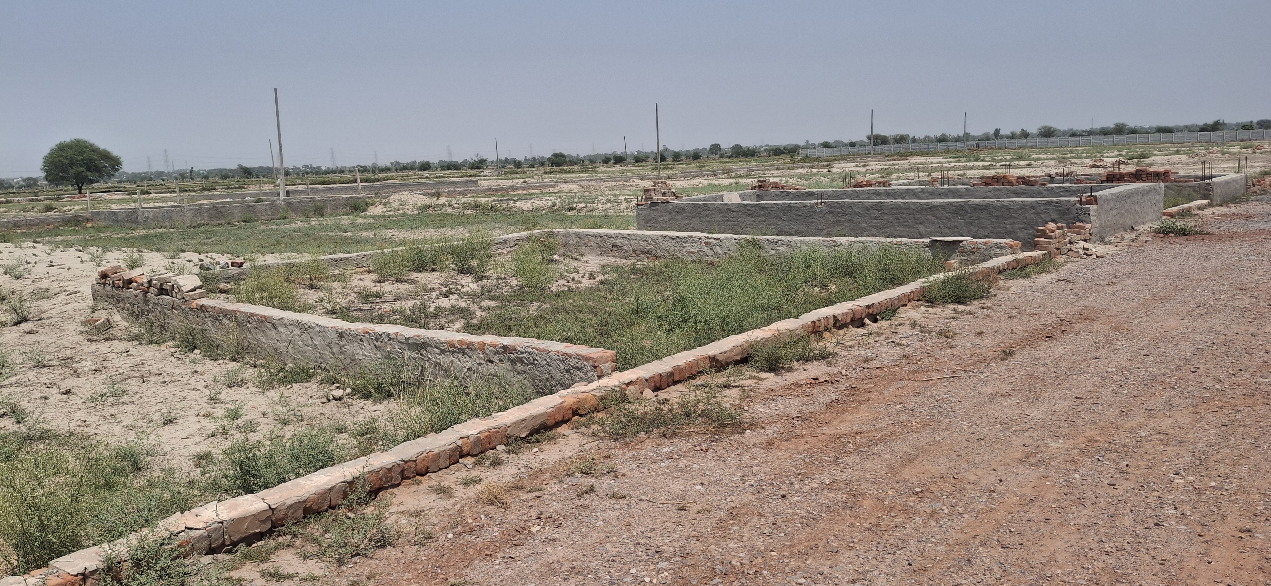 Plot For Sale in Mk Propty 