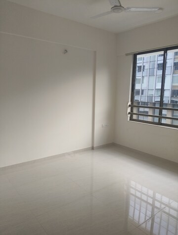 Master Bedroom in 2 BHK Apartment at Lodha Eternis, Andheri East – for Rent