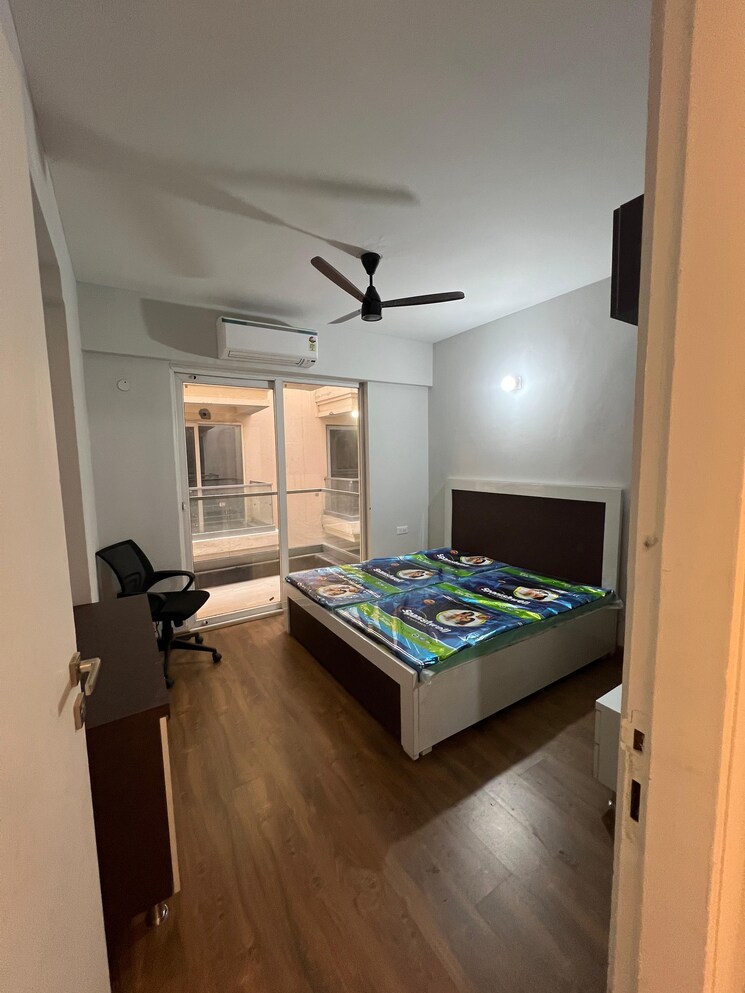 Bedroom, dlf-hamilton-court 4 Bedroom 2653 Sq.Ft. Apartment In Sector 27 Gurgaon 8881202