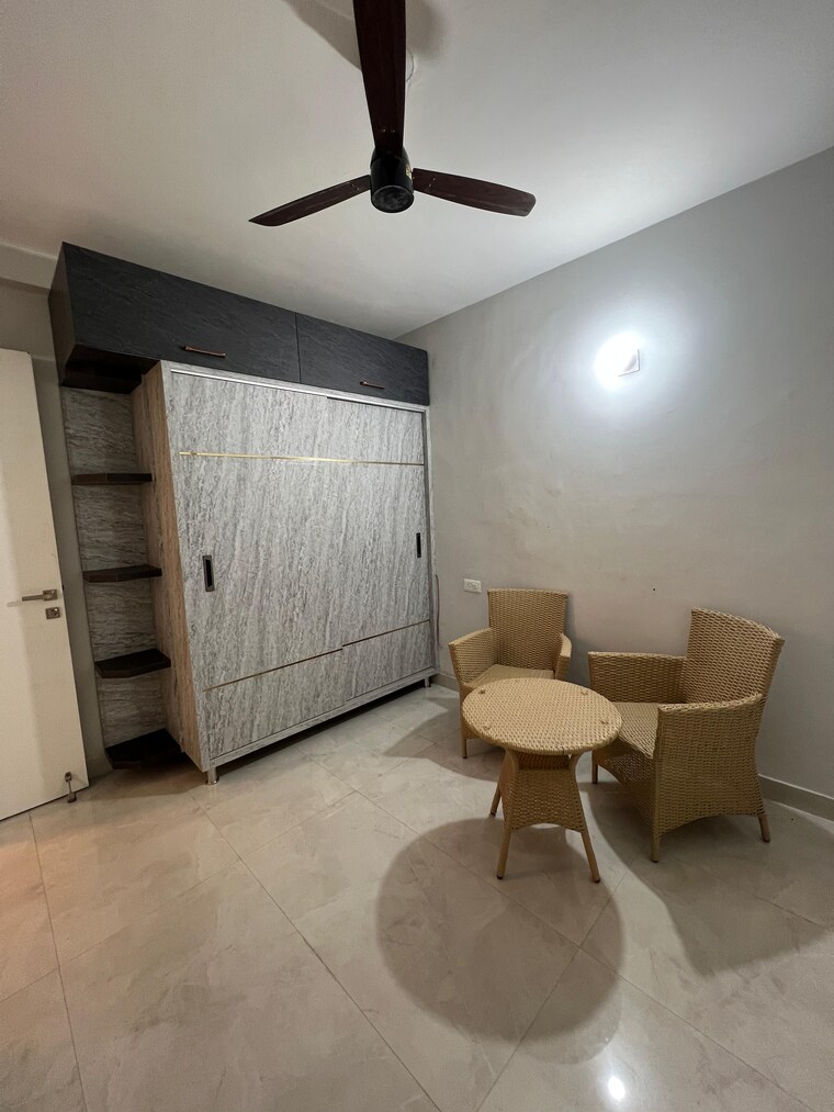 Master Bedroom, dlf-hamilton-court 4 Bedroom 2653 Sq.Ft. Apartment In Sector 27 Gurgaon 8881202