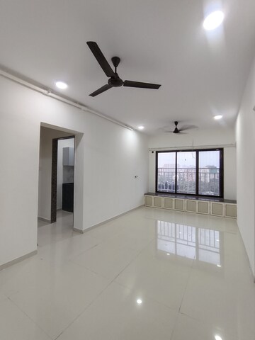 2 BHK Apartment For Rent in Lotus Unity, Versova