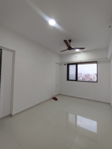 Room in 2 BHK Apartment at Lotus Unity, Versova – for Rent
