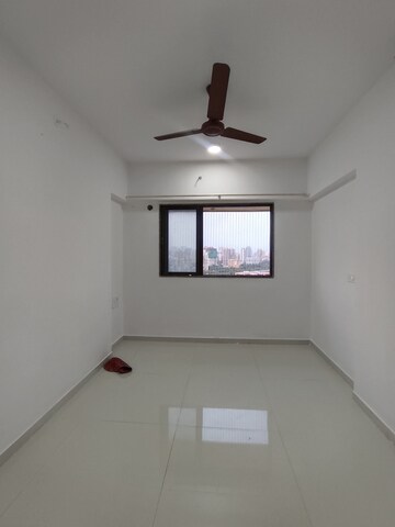 Furnished Amenities in 2 BHK Apartment at Lotus Unity, Versova – for Rent