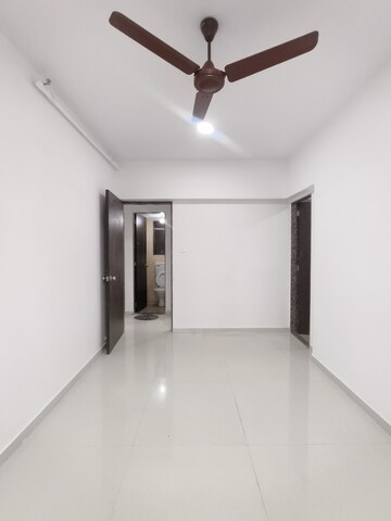 Room in 2 BHK Apartment at Lotus Unity, Versova – for Rent