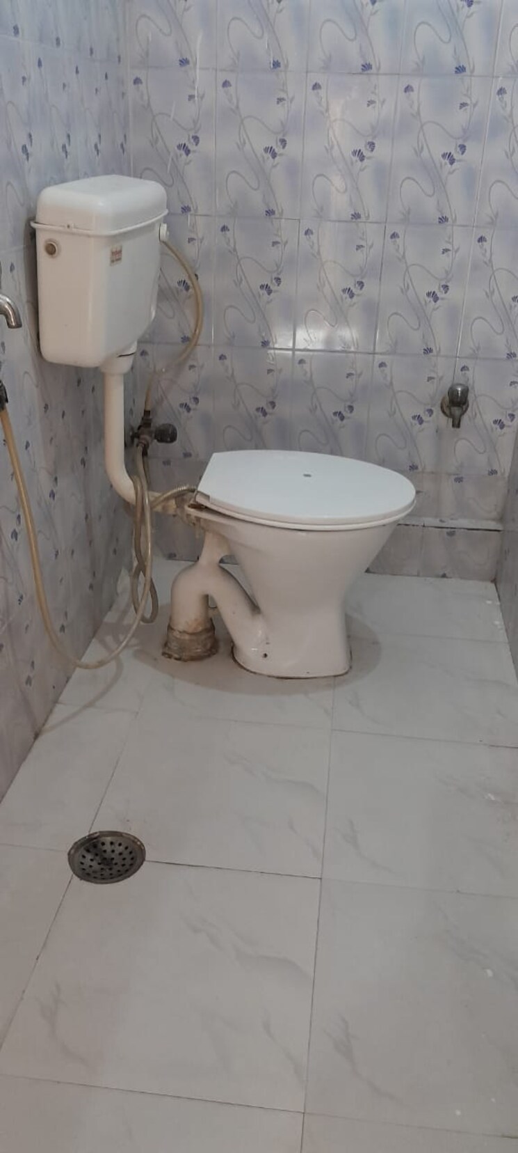 Bathroom, himgiri-apartments 3 Bedroom 1200 Sq.Ft. Apartment In Govindpuri Delhi 8881215