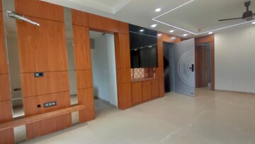 Room in 3 BHK Builder Floor at Palam Vihar – for Sale
